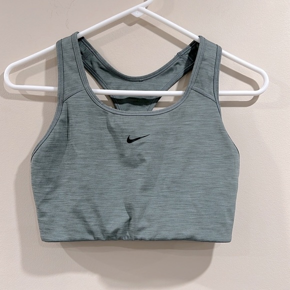 🔥Nike Women's Gray Sports Bra🔥 - Picture 1 of 3